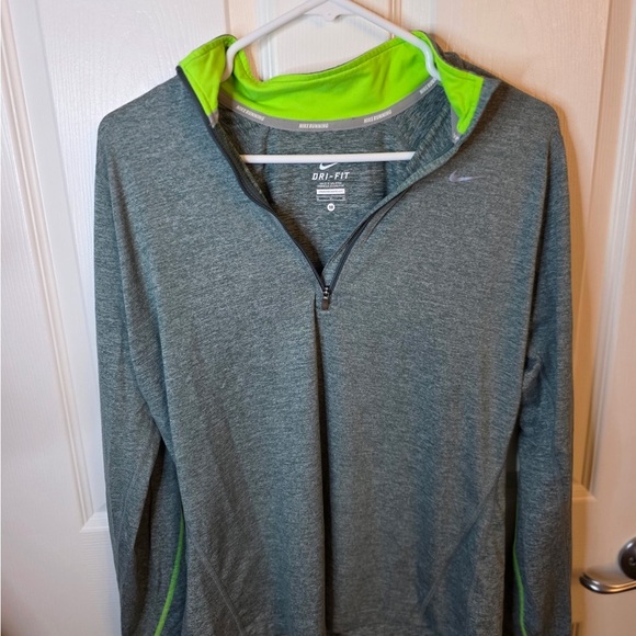 Nike Activewear Shirt Womens Medium Green Running DriFit Long Sleeve Quarter Zip - Picture 2 of 7